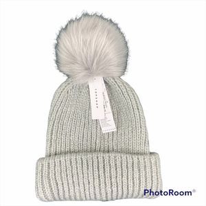 NWT TOPSHOP Light‎ Grey Knit Pom Pom Winter Hat